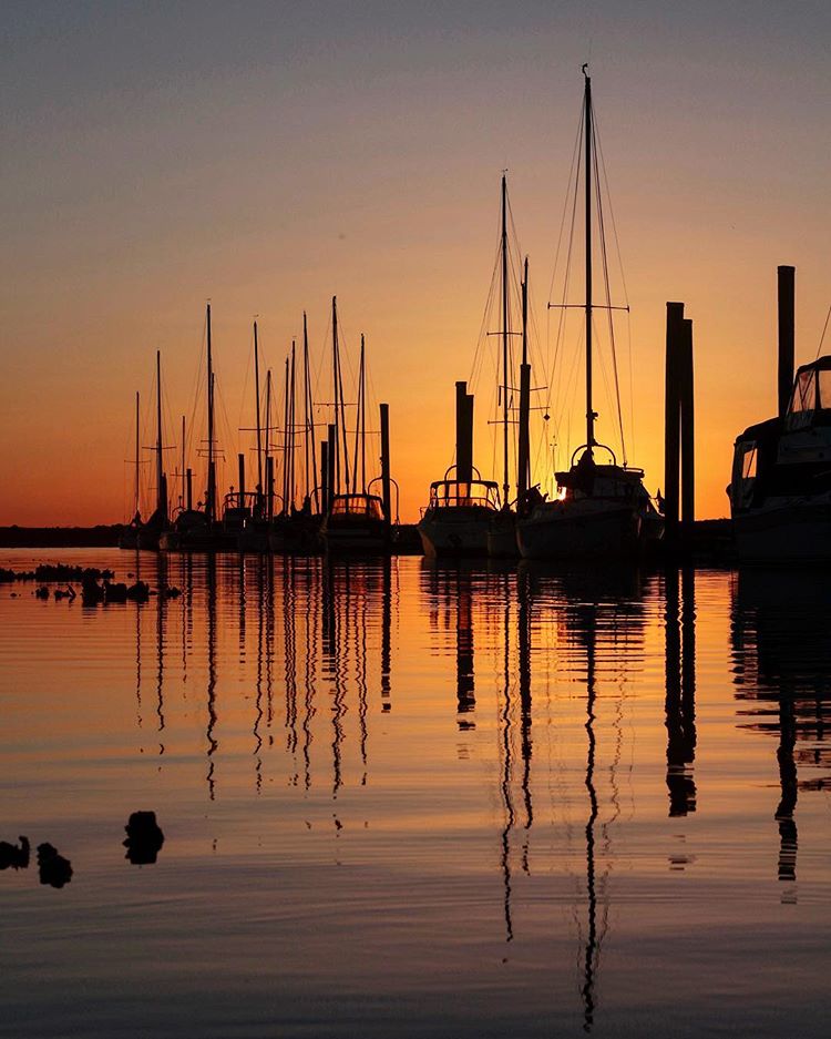 marina-sunset-silhouette-photography-waves-crescent-ripples-cloudless